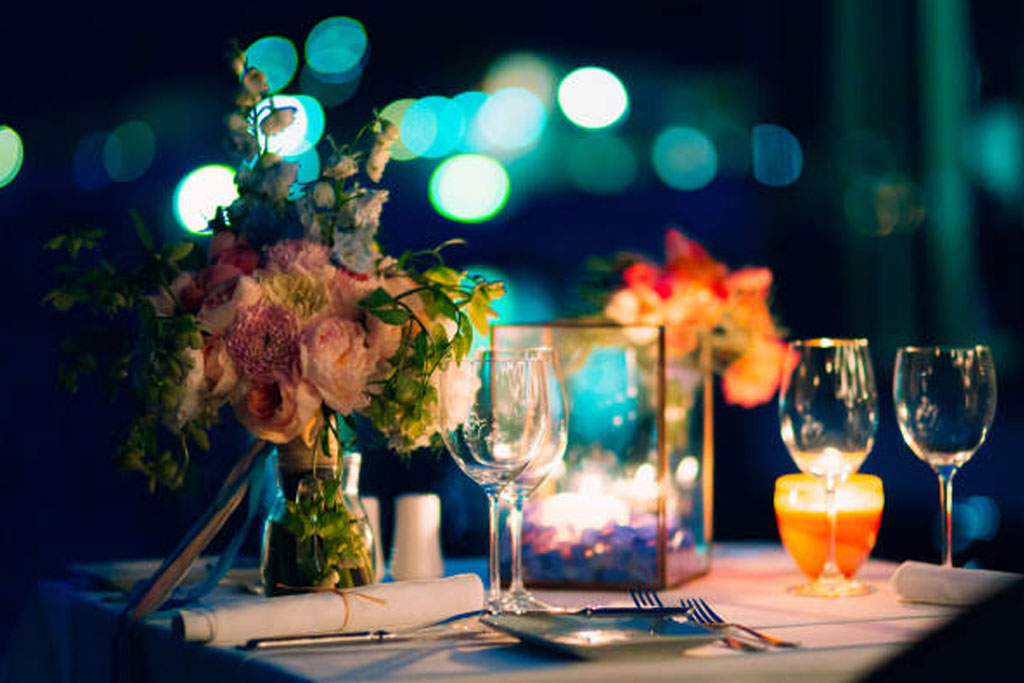 ROMANTIC CANDLE LIGHT DINNER